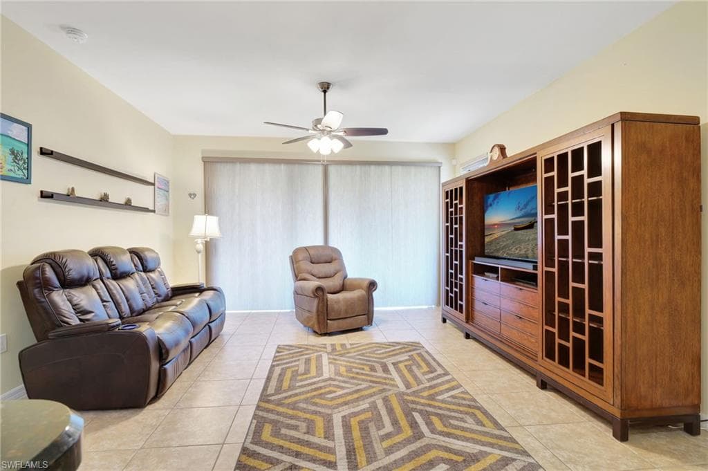 1570 Oceania Dr S, Naples, FL 34113-6