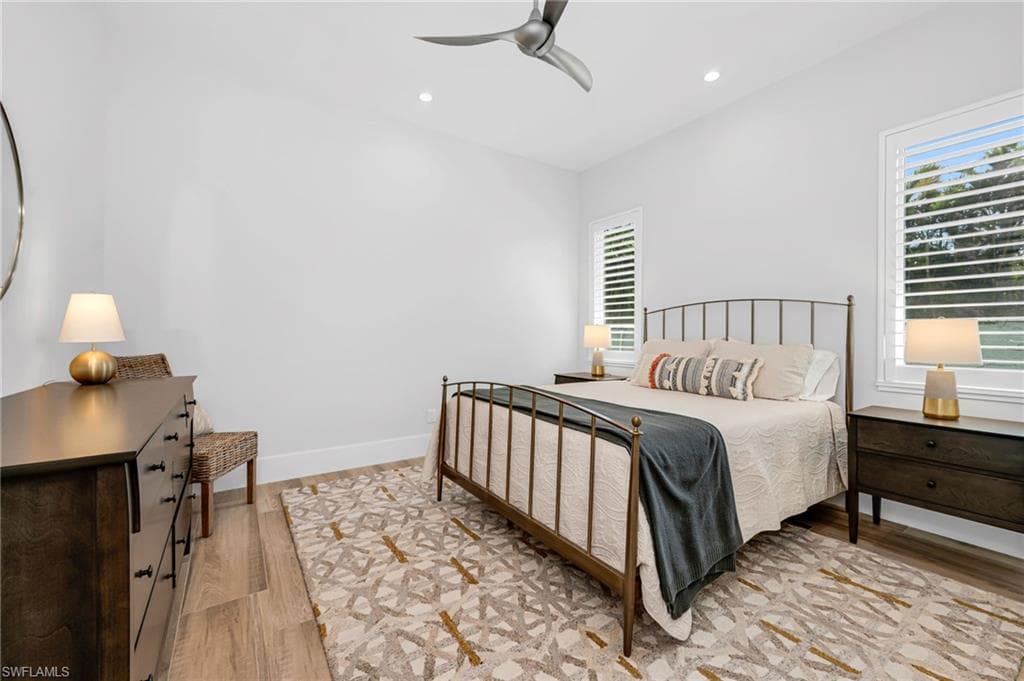 1050 11th St N, Naples, FL 34102-18