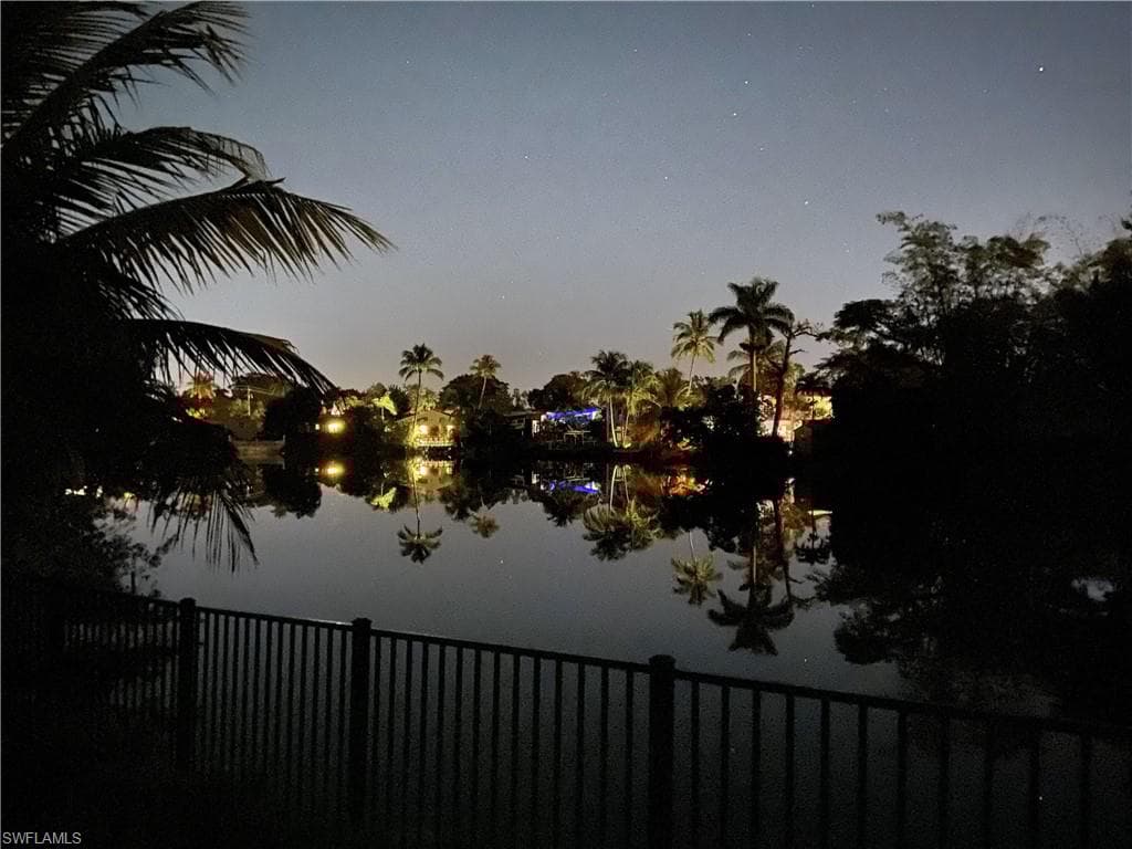 1050 11th St N, Naples, FL 34102-29