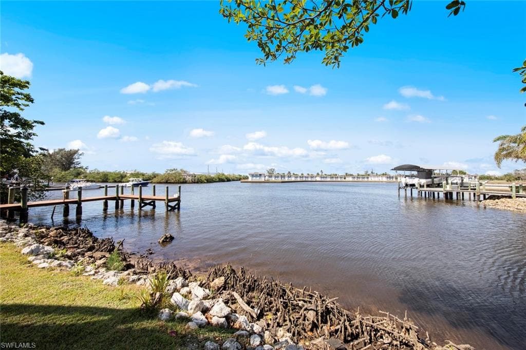 1555 Airway Dr, Naples, FL 34104-9