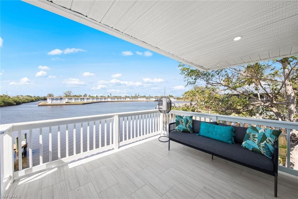 1555 Airway Dr, Naples, FL 34104-21