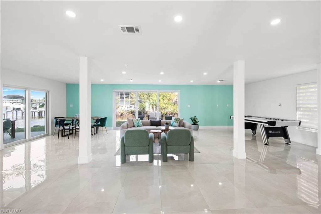 1555 Airway Dr, Naples, FL 34104-25