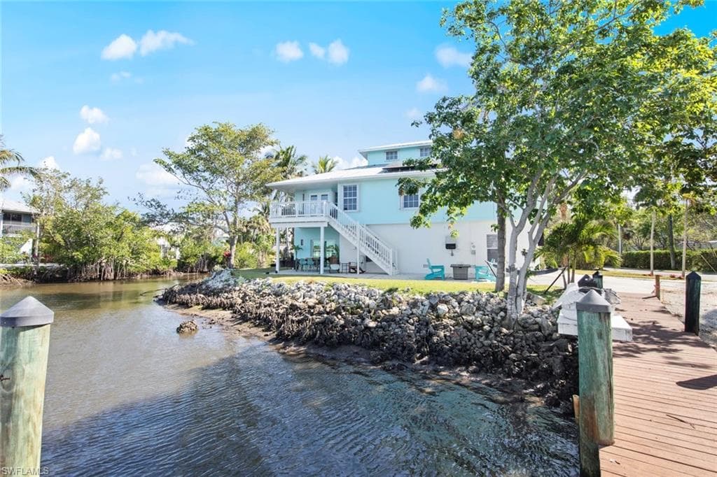 1555 Airway Dr, Naples, FL 34104-37