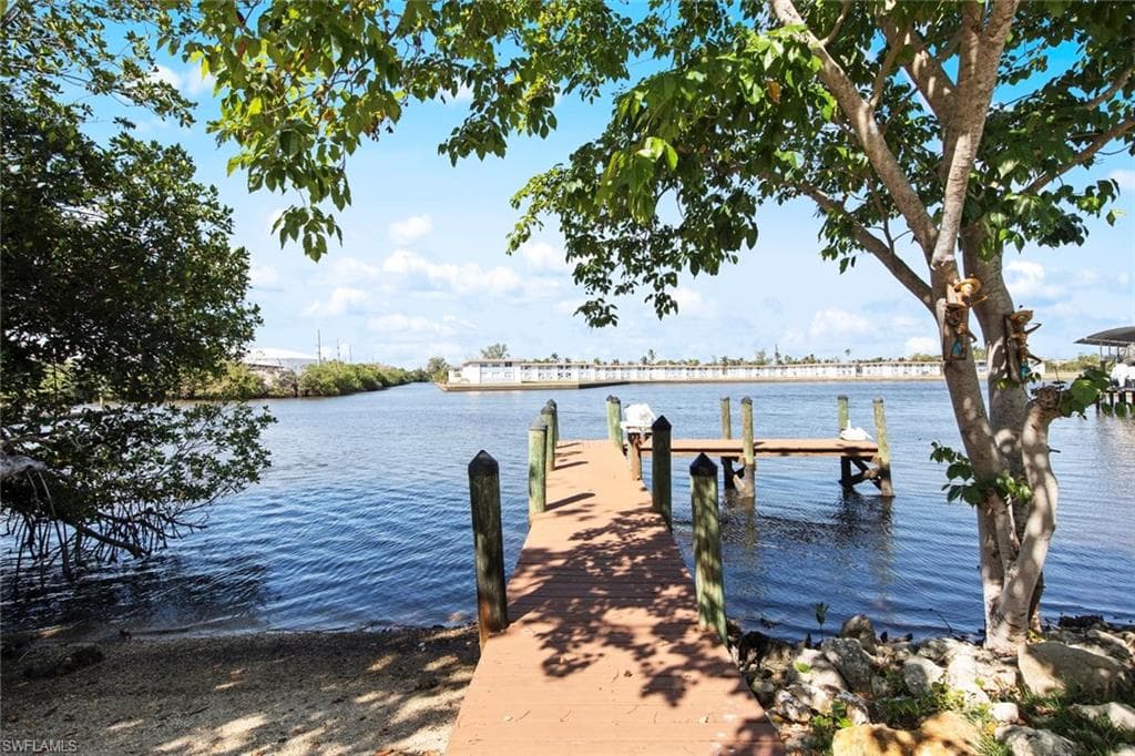 1555 Airway Dr, Naples, FL 34104-38