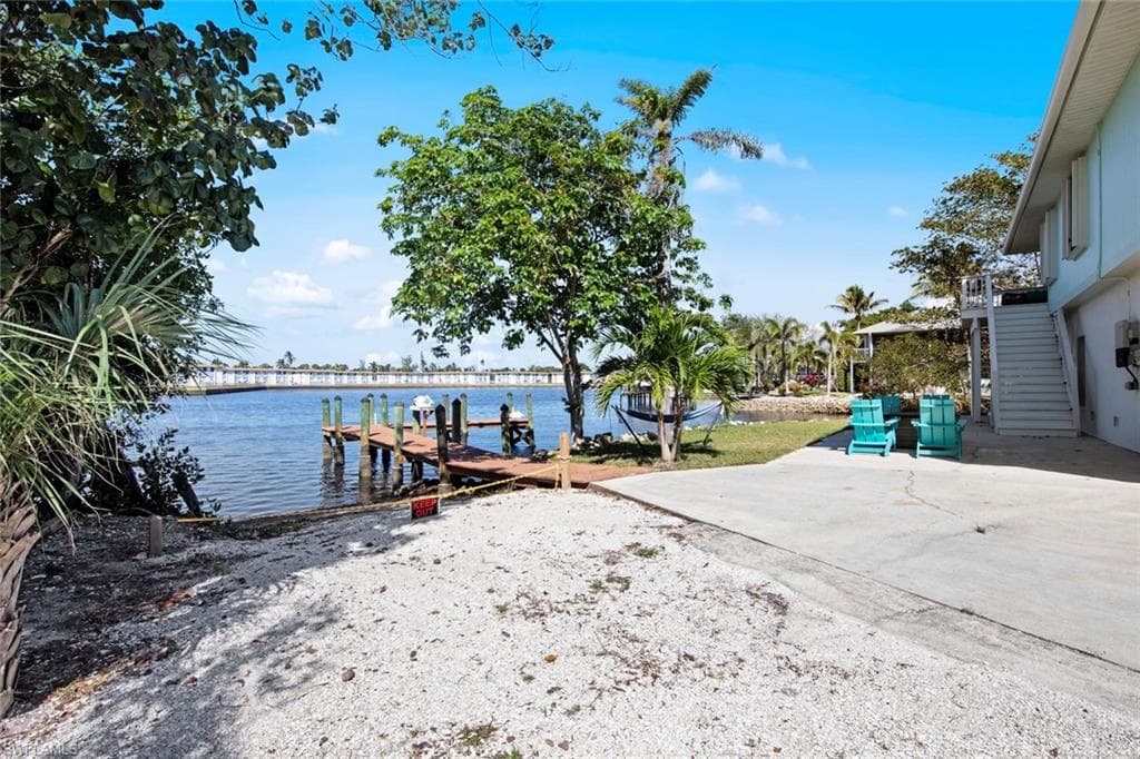 1555 Airway Dr, Naples, FL 34104-39