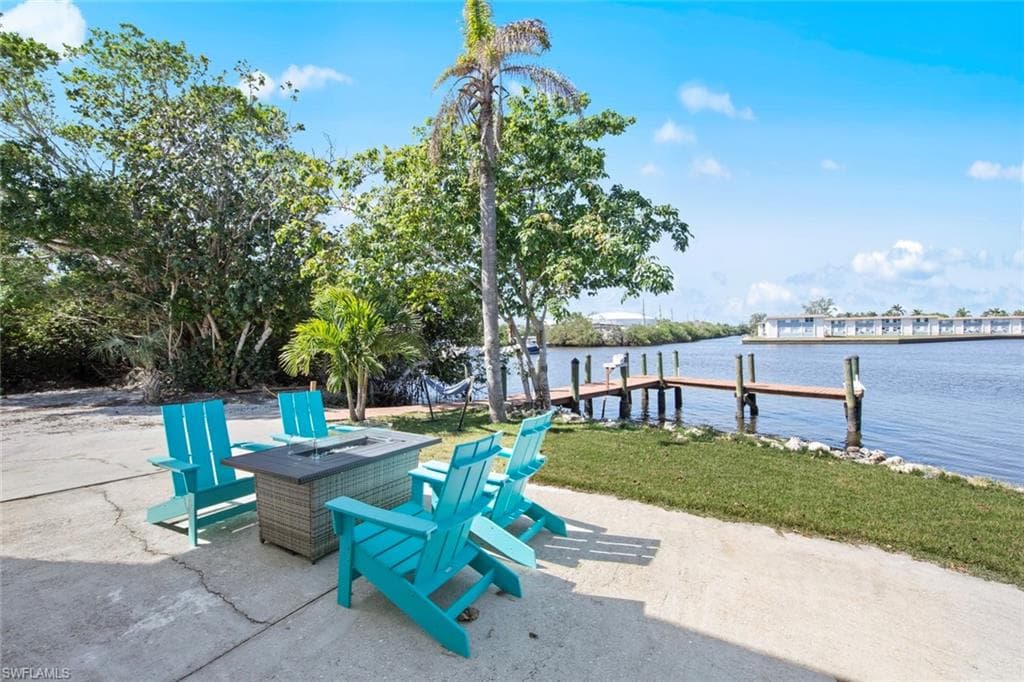 1555 Airway Dr, Naples, FL 34104-44
