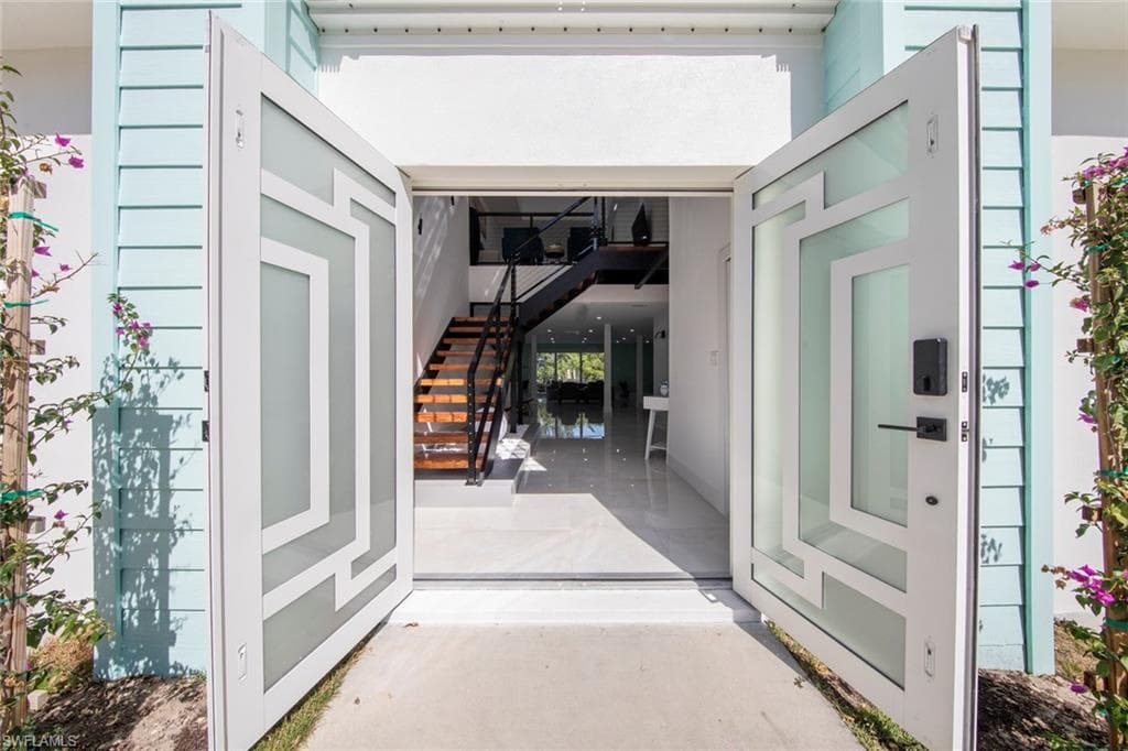 1555 Airway Dr, Naples, FL 34104-46