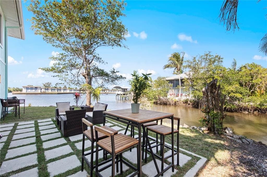 1555 Airway Dr, Naples, FL 34104-47