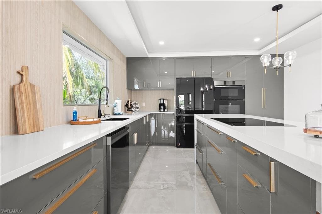 1555 Airway Dr, Naples, FL 34104-5