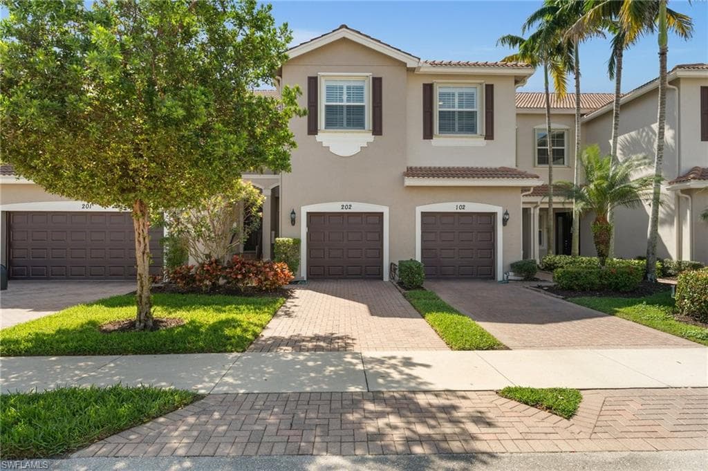 6525 Monterey Pt 202, Naples, FL 34105-4