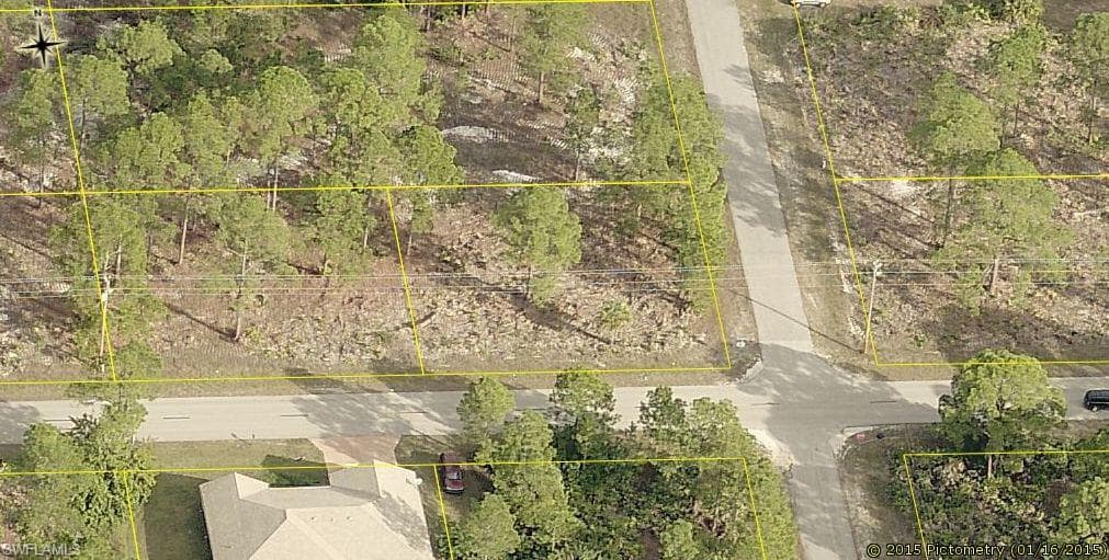 900 10th St, Lehigh Acres, FL 33972-3