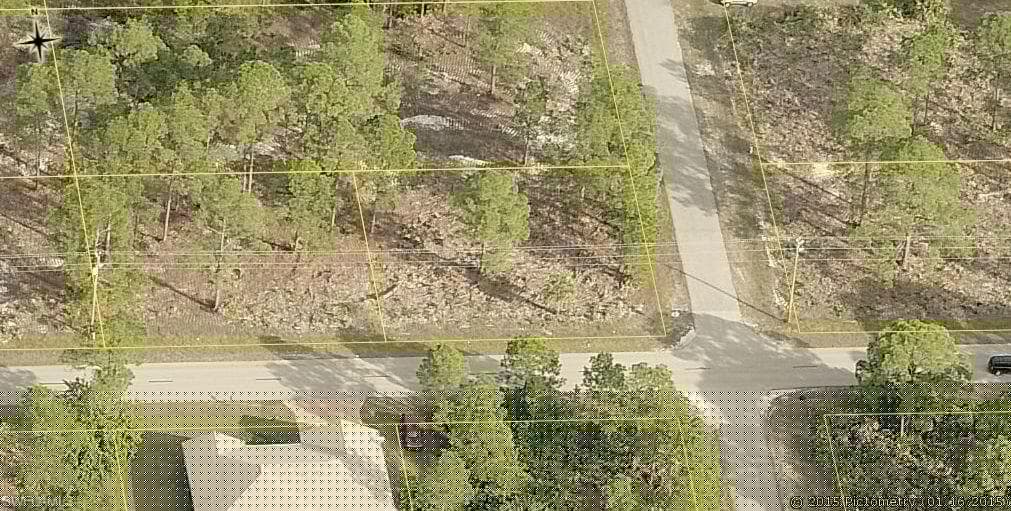 900 10th St, Lehigh Acres, FL 33972-3