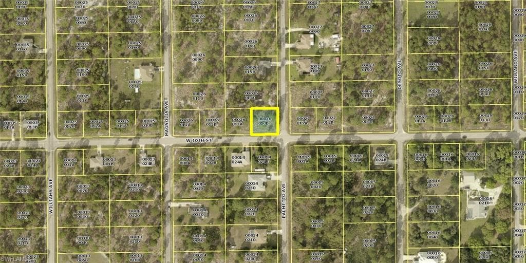 900 10th St, Lehigh Acres, FL 33972-4