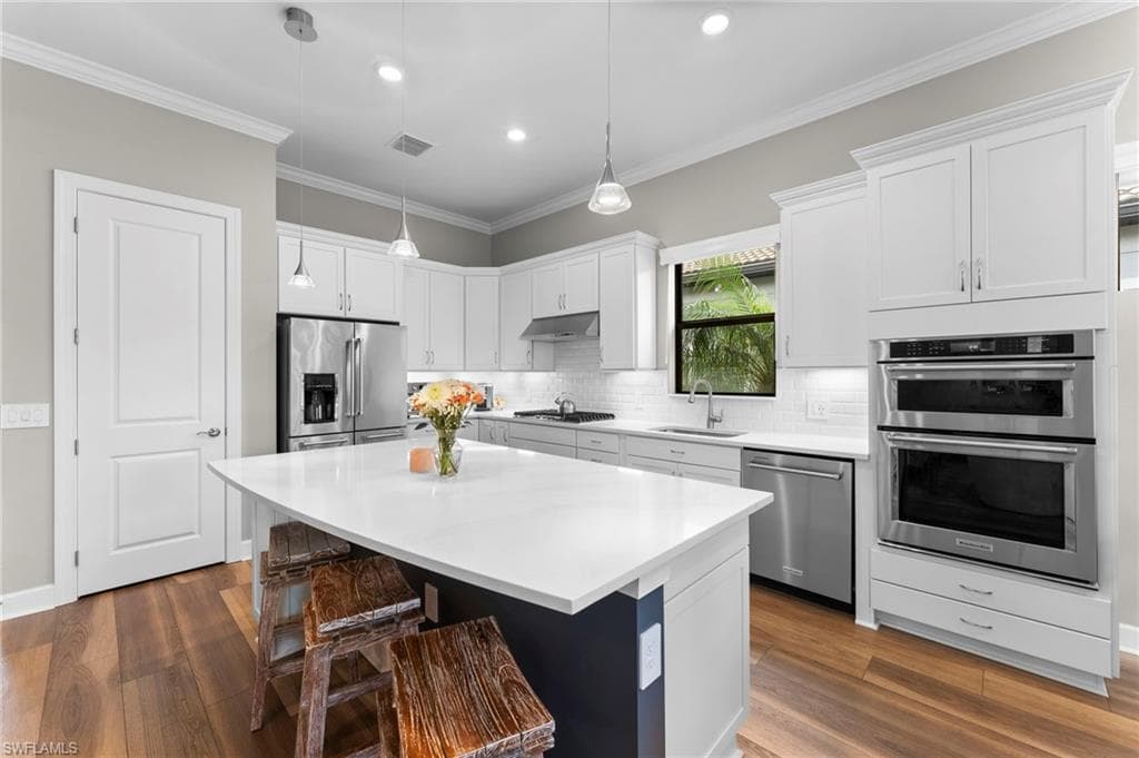 9721 Everglades Dr, Naples, FL 34120-11
