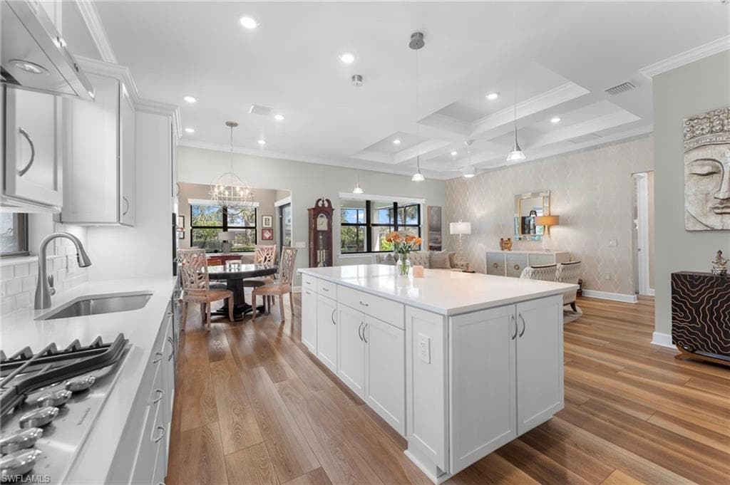 9721 Everglades Dr, Naples, FL 34120-14