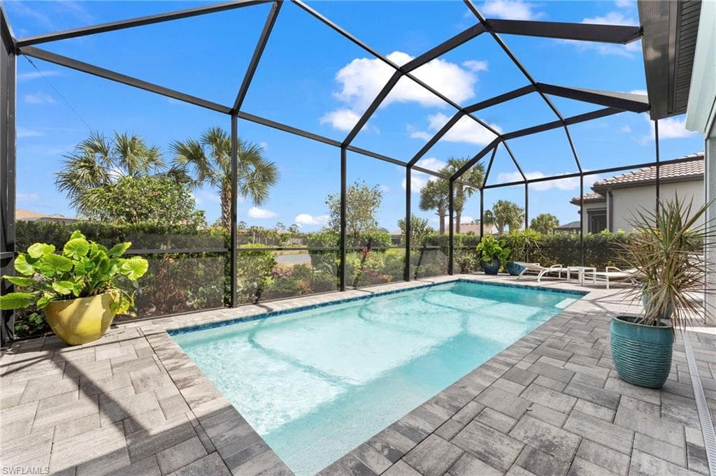 9721 Everglades Dr, Naples, FL 34120-16
