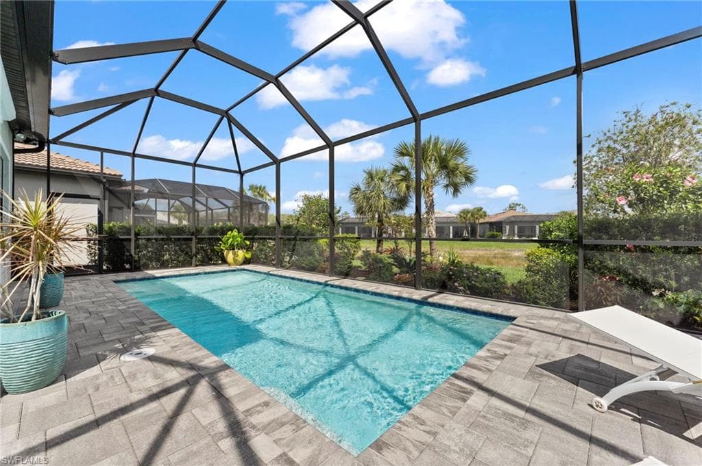 9721 Everglades Dr, Naples, FL 34120-18