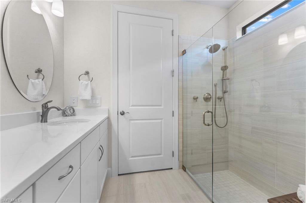 9721 Everglades Dr, Naples, FL 34120-25