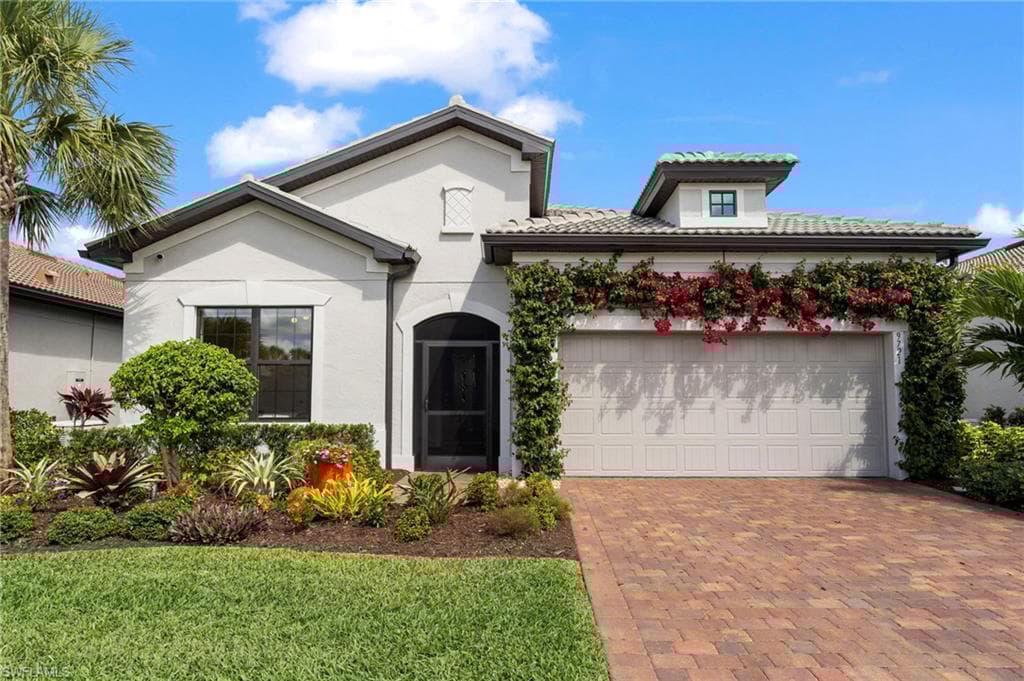 9721 Everglades Dr, Naples, FL 34120-30