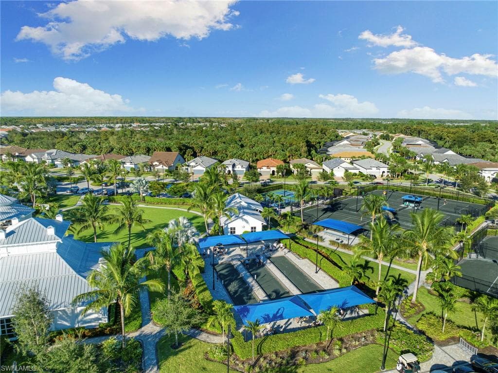 9721 Everglades Dr, Naples, FL 34120-37