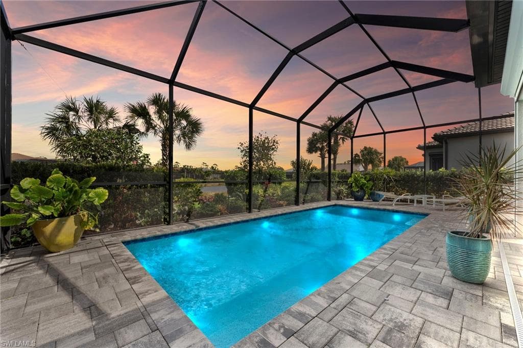 9721 Everglades Dr, Naples, FL 34120-3
