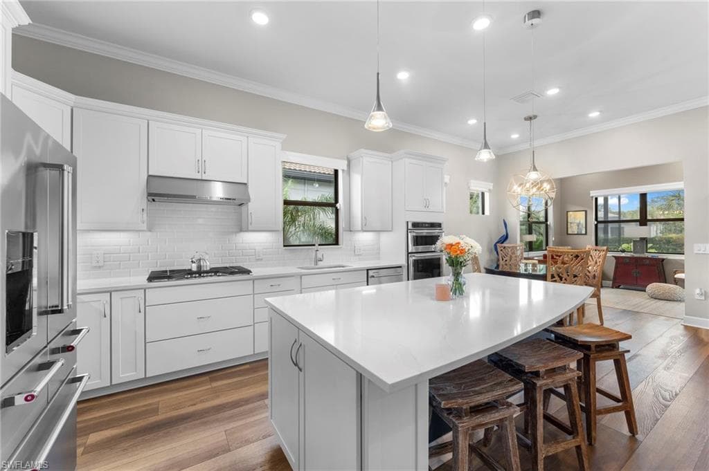 9721 Everglades Dr, Naples, FL 34120-4