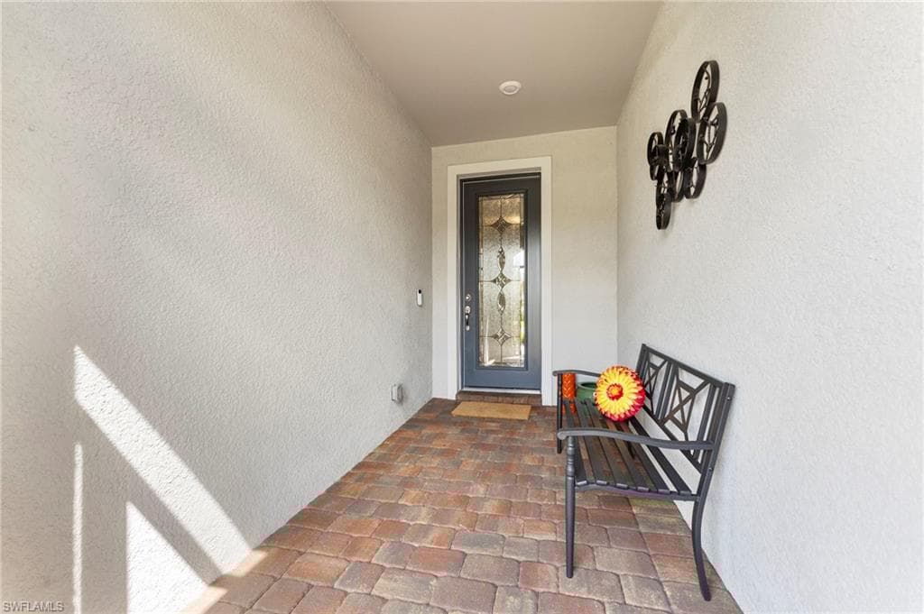 9721 Everglades Dr, Naples, FL 34120-5