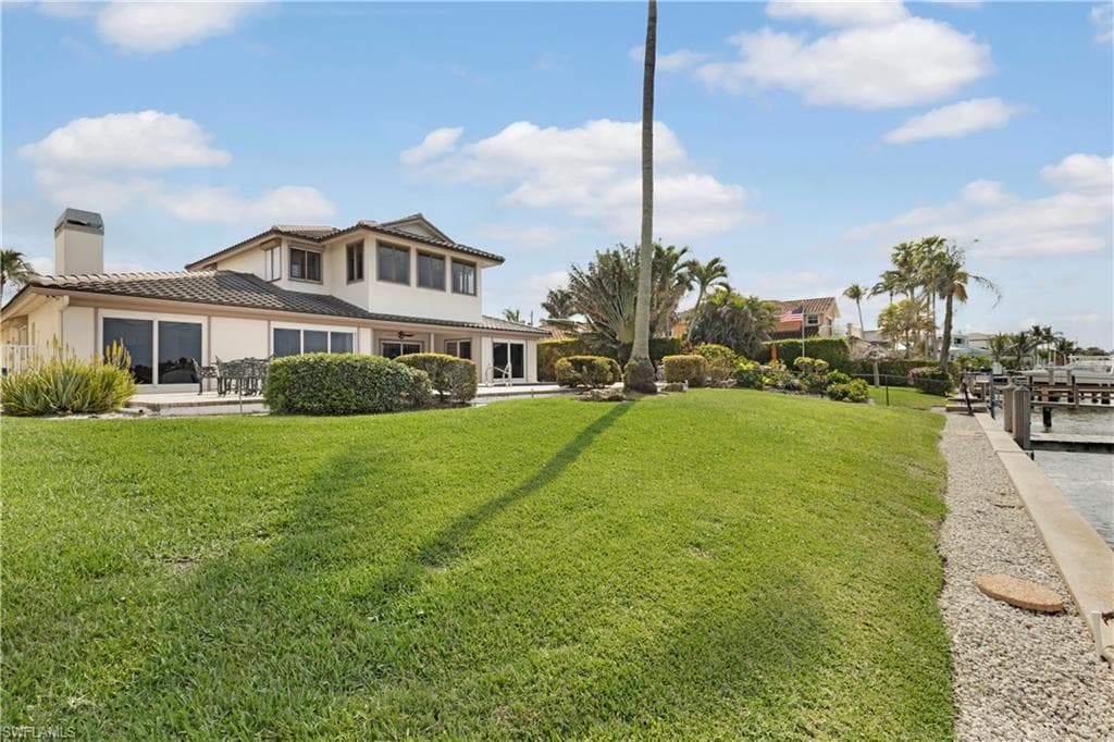 1535 Dolphin Ln, Naples, FL 34102-11