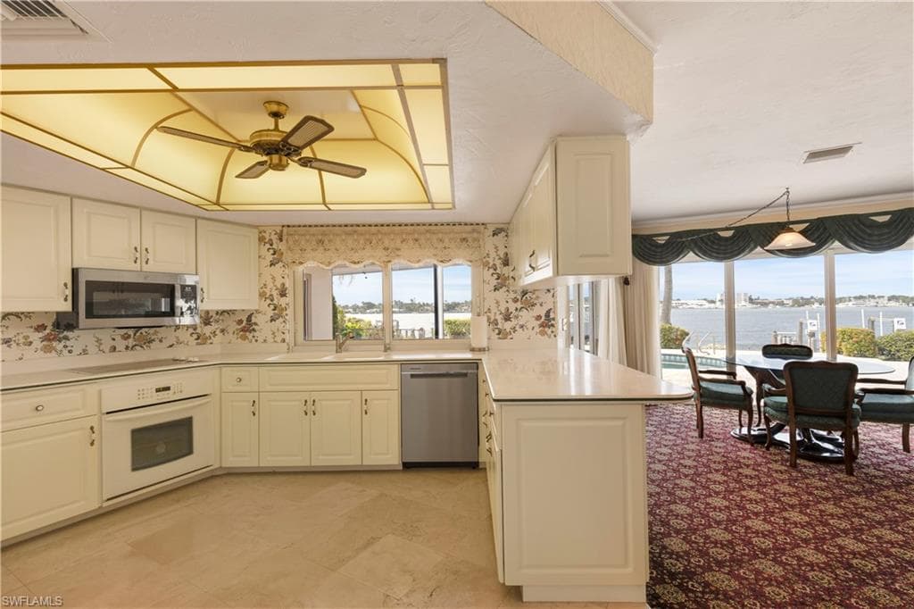 1535 Dolphin Ln, Naples, FL 34102-15