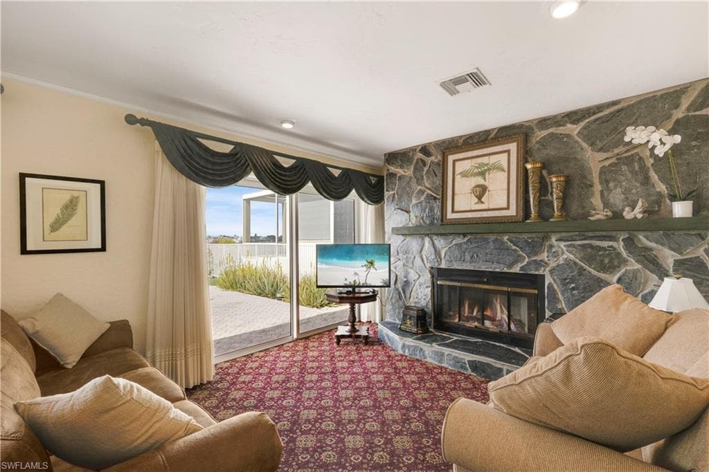1535 Dolphin Ln, Naples, FL 34102-16