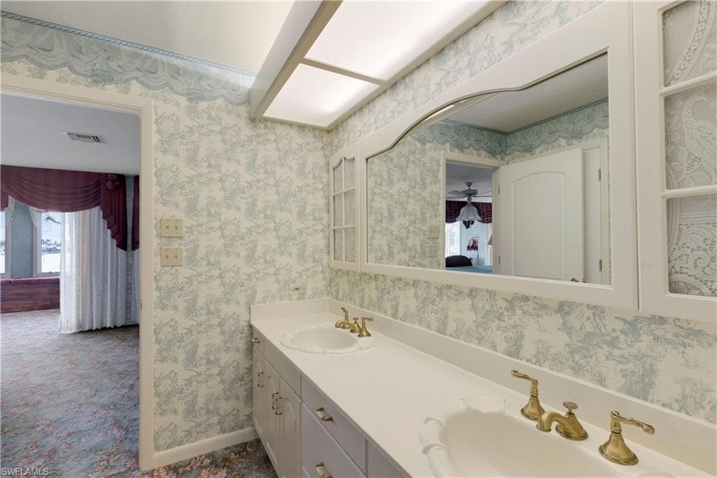 1535 Dolphin Ln, Naples, FL 34102-18