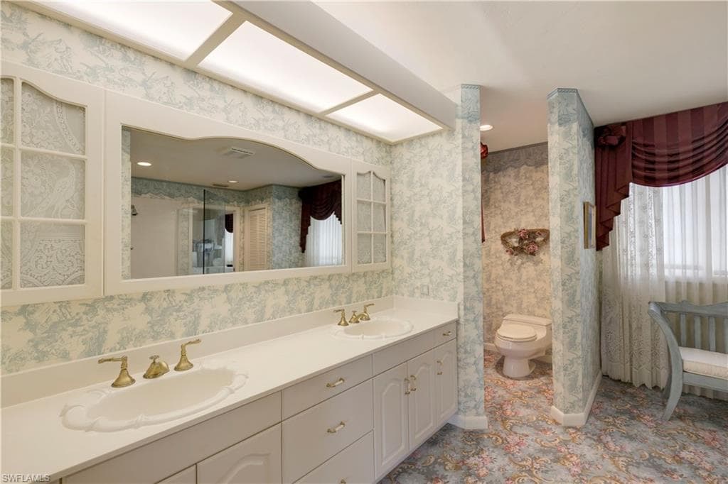 1535 Dolphin Ln, Naples, FL 34102-19