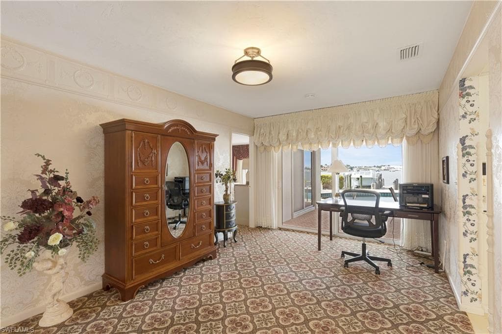 1535 Dolphin Ln, Naples, FL 34102-24