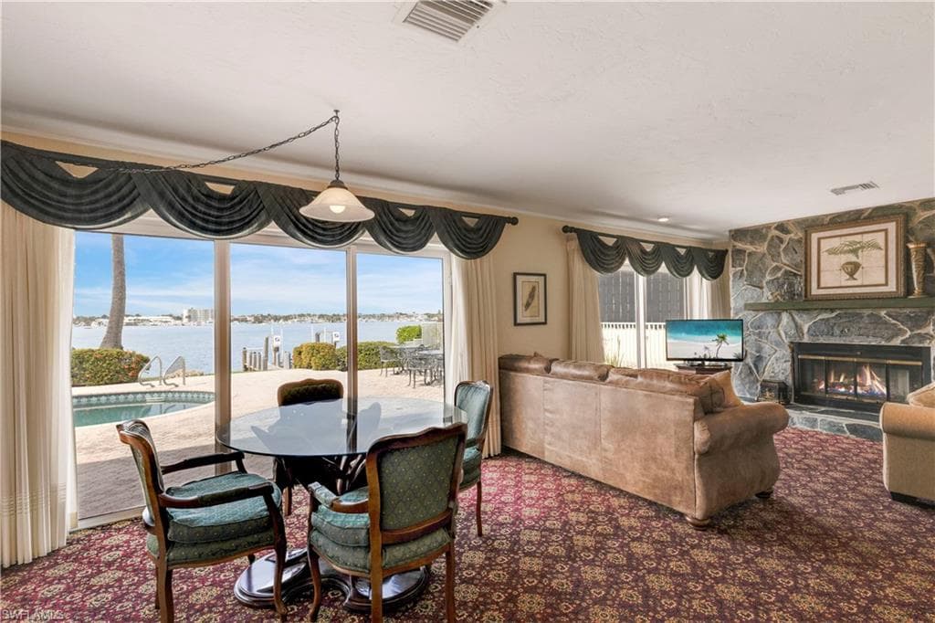 1535 Dolphin Ln, Naples, FL 34102-25