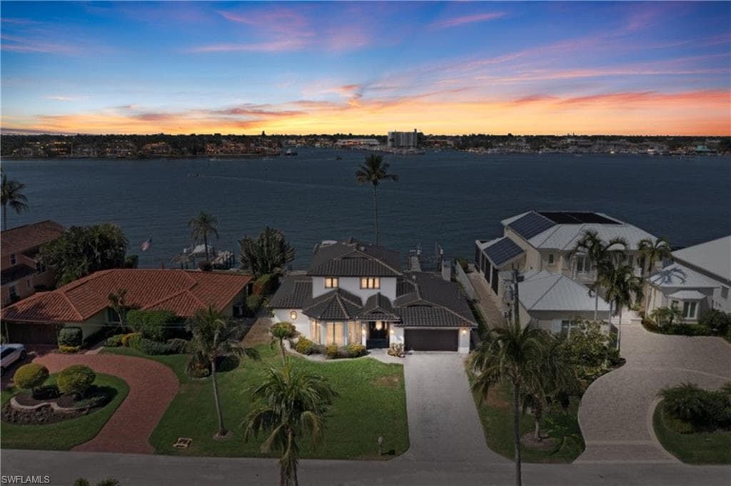 1535 Dolphin Ln, Naples, FL 34102-2