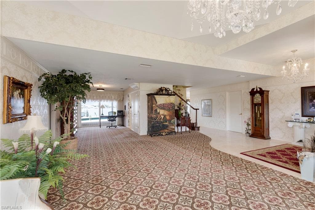 1535 Dolphin Ln, Naples, FL 34102-29