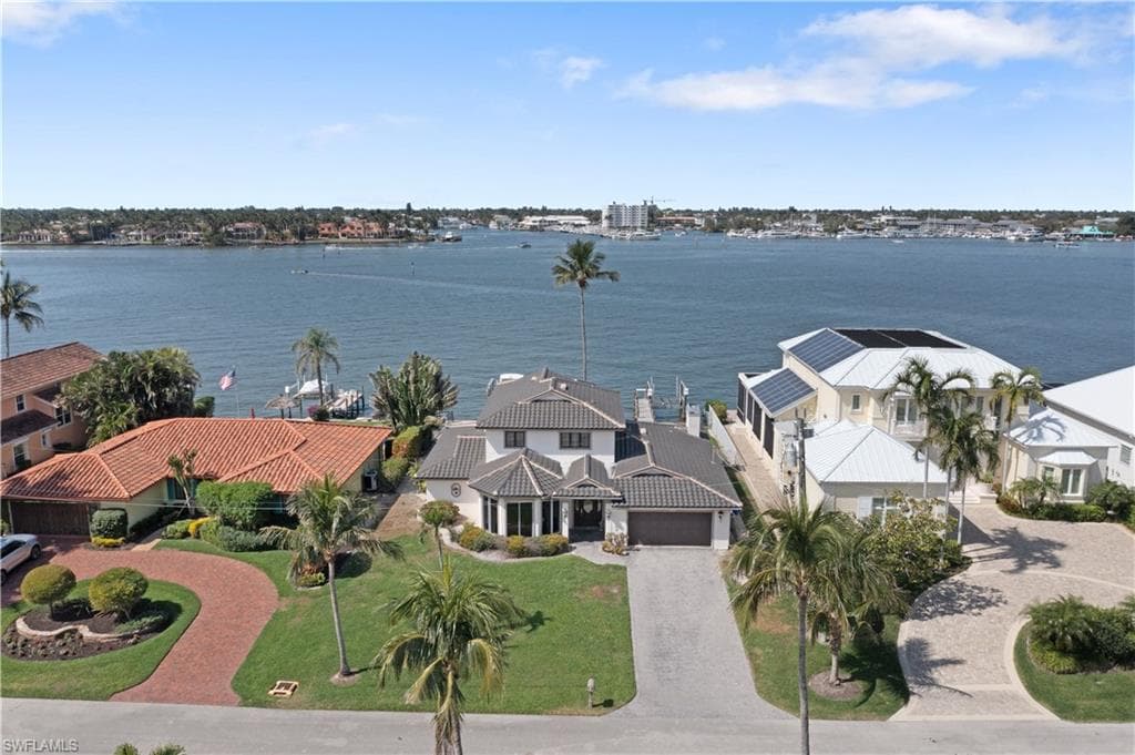 1535 Dolphin Ln, Naples, FL 34102-31
