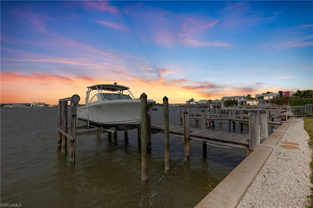 1535 Dolphin Ln, Naples, FL 34102-3