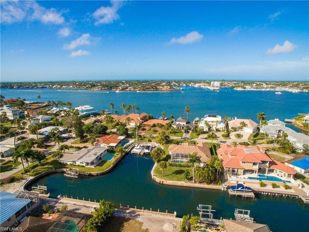 1535 Dolphin Ln, Naples, FL 34102-6