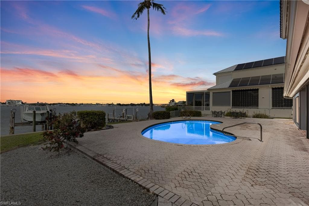 1535 Dolphin Ln, Naples, FL 34102-7