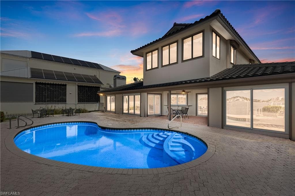 1535 Dolphin Ln, Naples, FL 34102-8