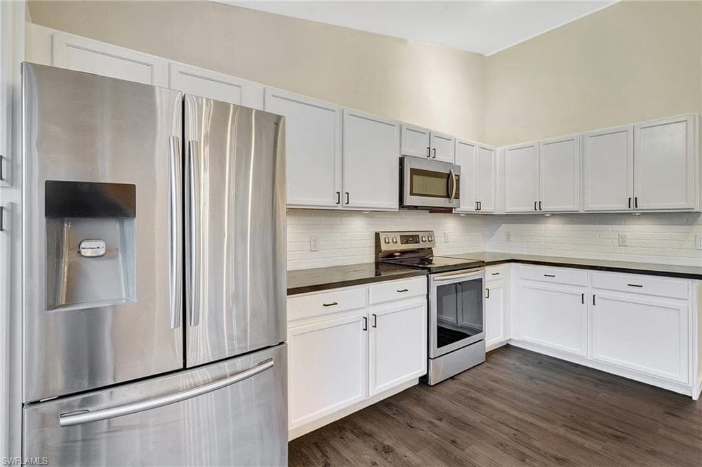 4810 12th St NE, Naples, FL 34120-9
