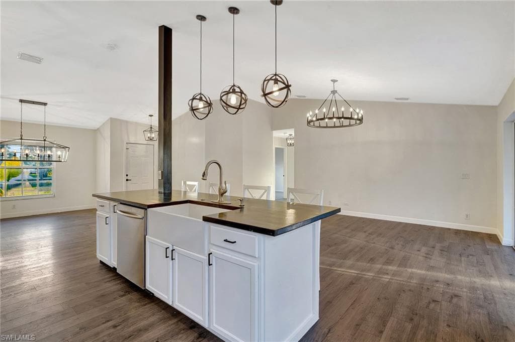 4810 12th St NE, Naples, FL 34120-10