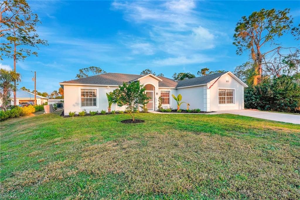 4810 12th St NE, Naples, FL 34120-40