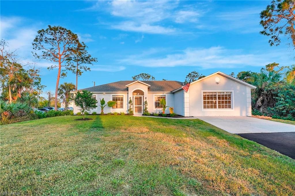 4810 12th St NE, Naples, FL 34120-3