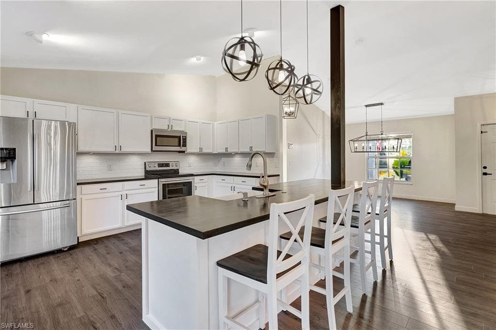 4810 12th St NE, Naples, FL 34120-6