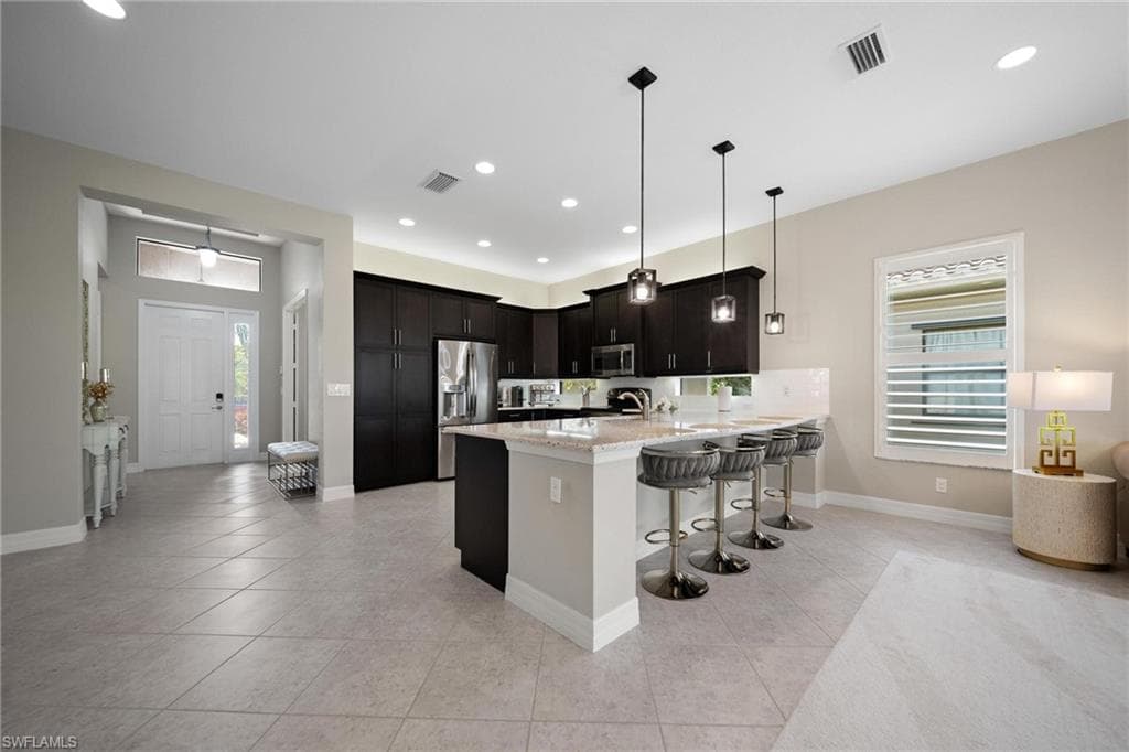 2866 Cinnamon Bay Cir, Naples, FL 34119-9