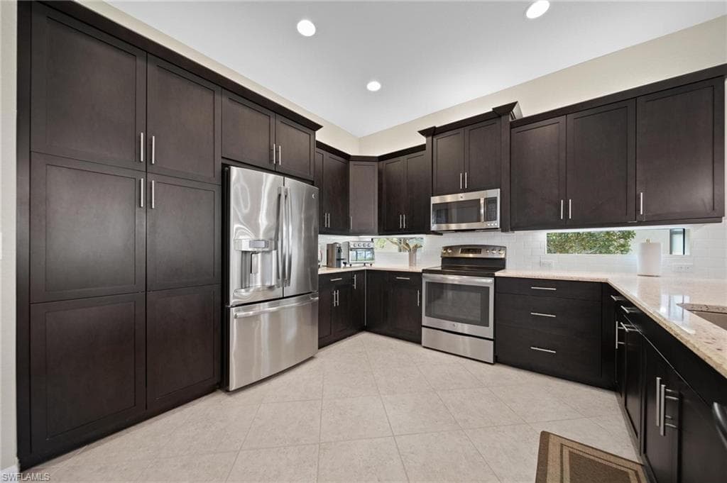 2866 Cinnamon Bay Cir, Naples, FL 34119-12