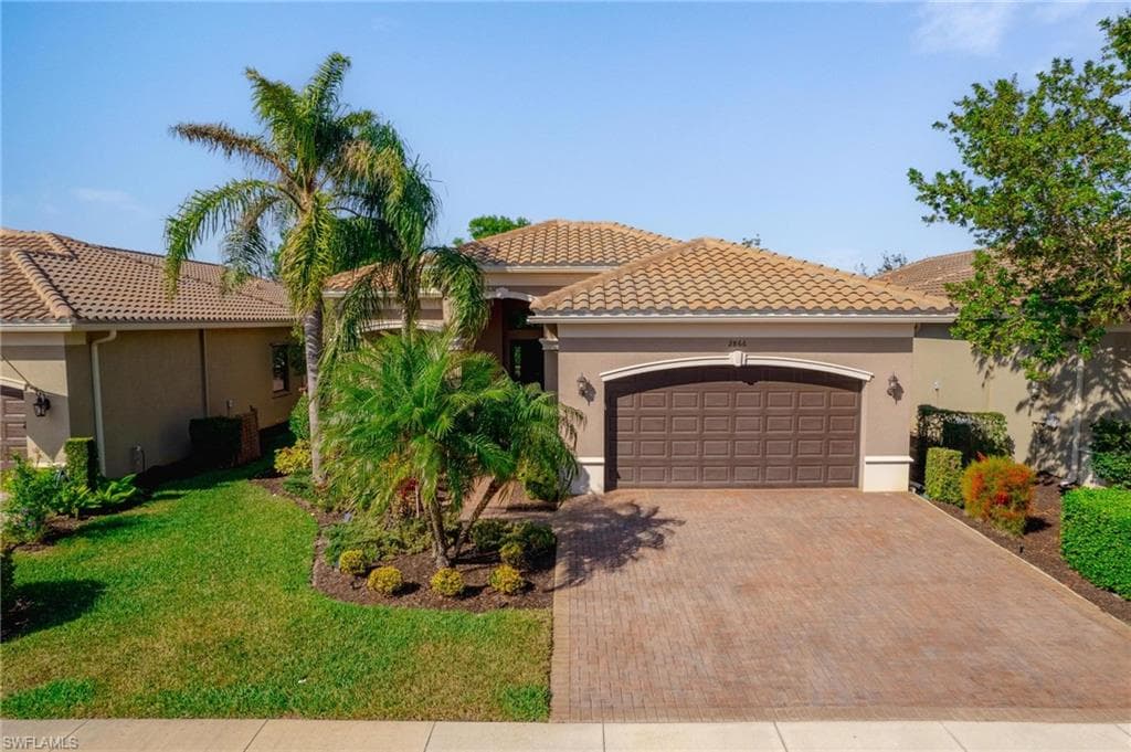 2866 Cinnamon Bay Cir, Naples, FL 34119-1