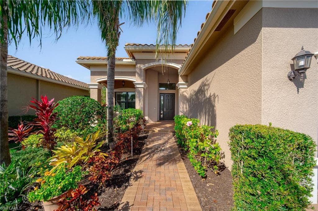 2866 Cinnamon Bay Cir, Naples, FL 34119-4